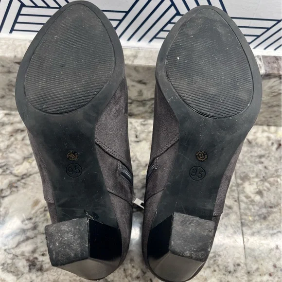 Liz Claiborne Temple Gray suede like stacked heel booties Size 9 1/2 - Picture 4 of 9